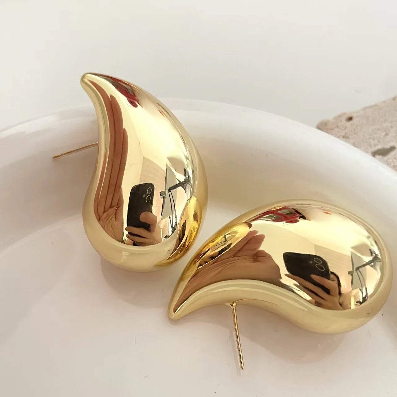 Gold-plated teardrop stud earrings