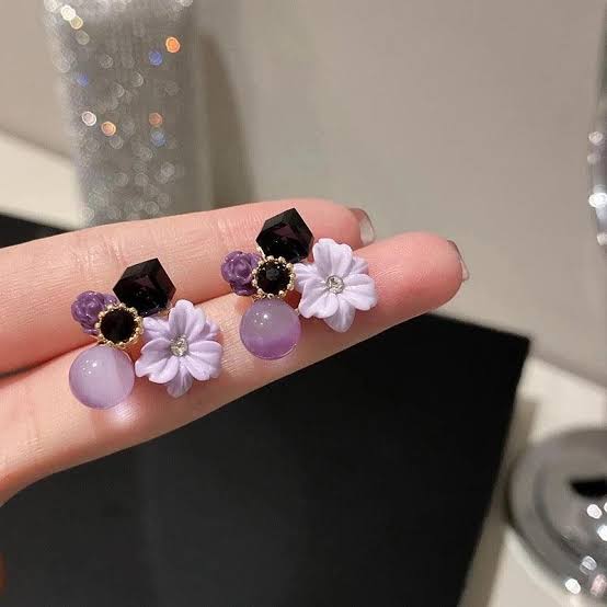 Korean-style floral crystal stud earrings