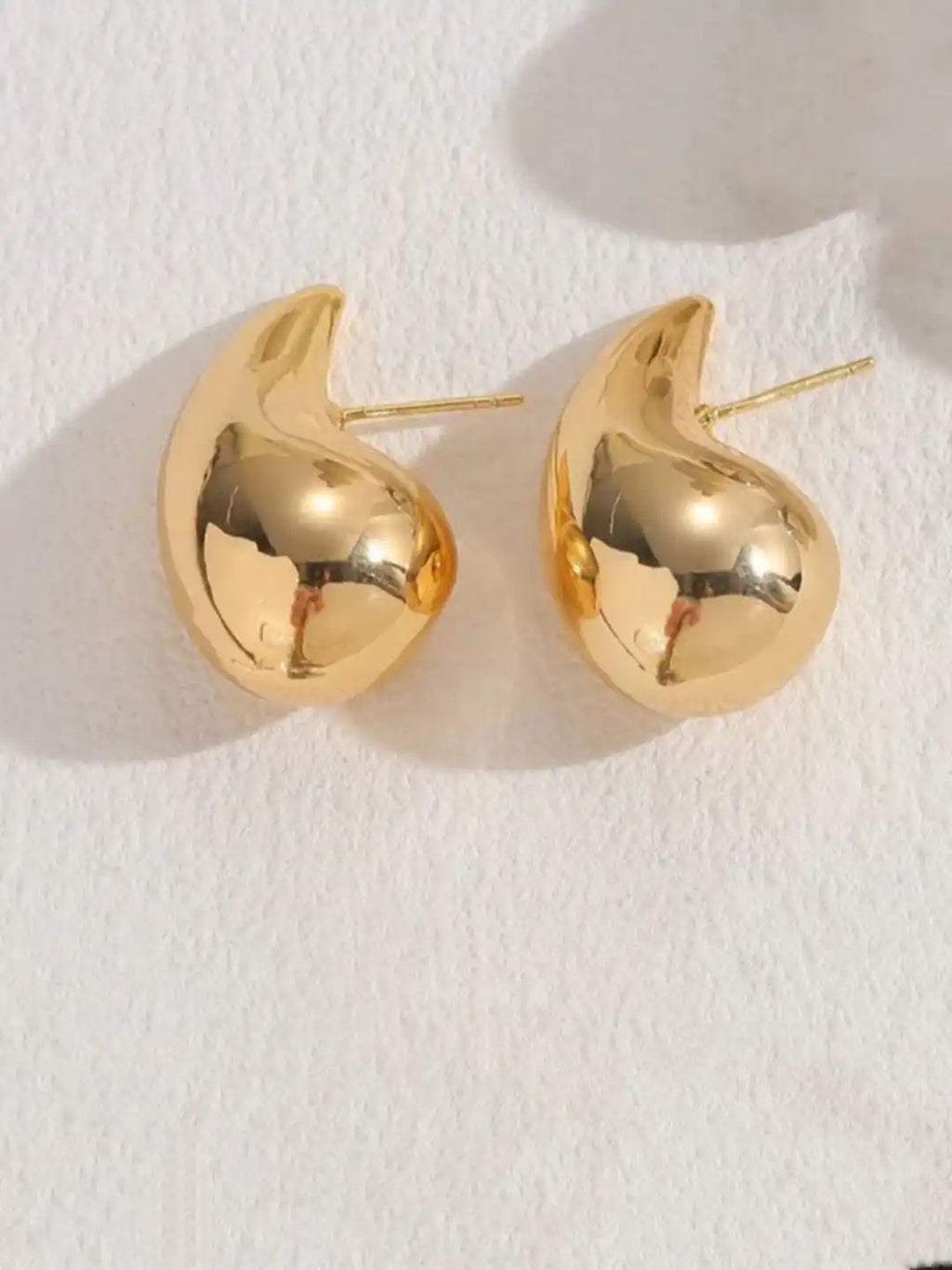 Gold-plated teardrop stud earrings