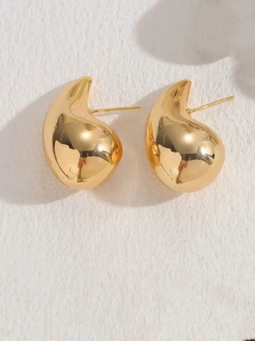 Gold-plated teardrop stud earrings