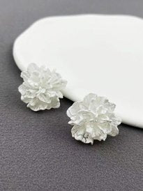 White flower stud earrings